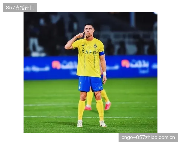 吕迪格领衔的后防线面临快速反击考验，加时赛专注度将决定成败。